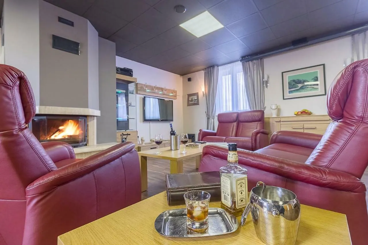 Apartments And Rooms Kod Eli Ravna Gora 4*,